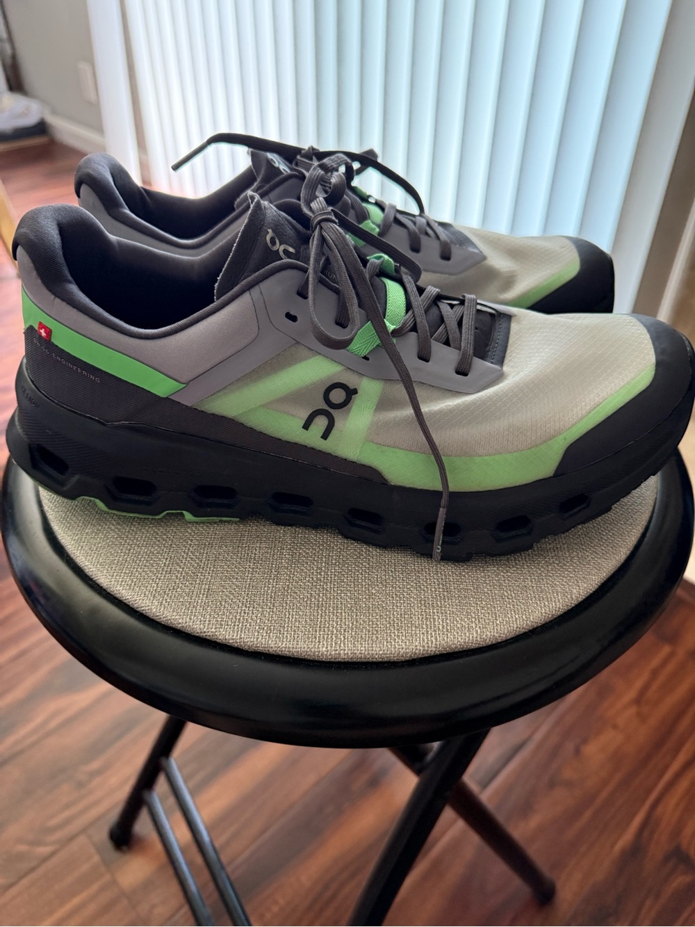 On Running Cloud Vista 2 Men's Athletic Shoes - Light Gray - Picture 2 of 9